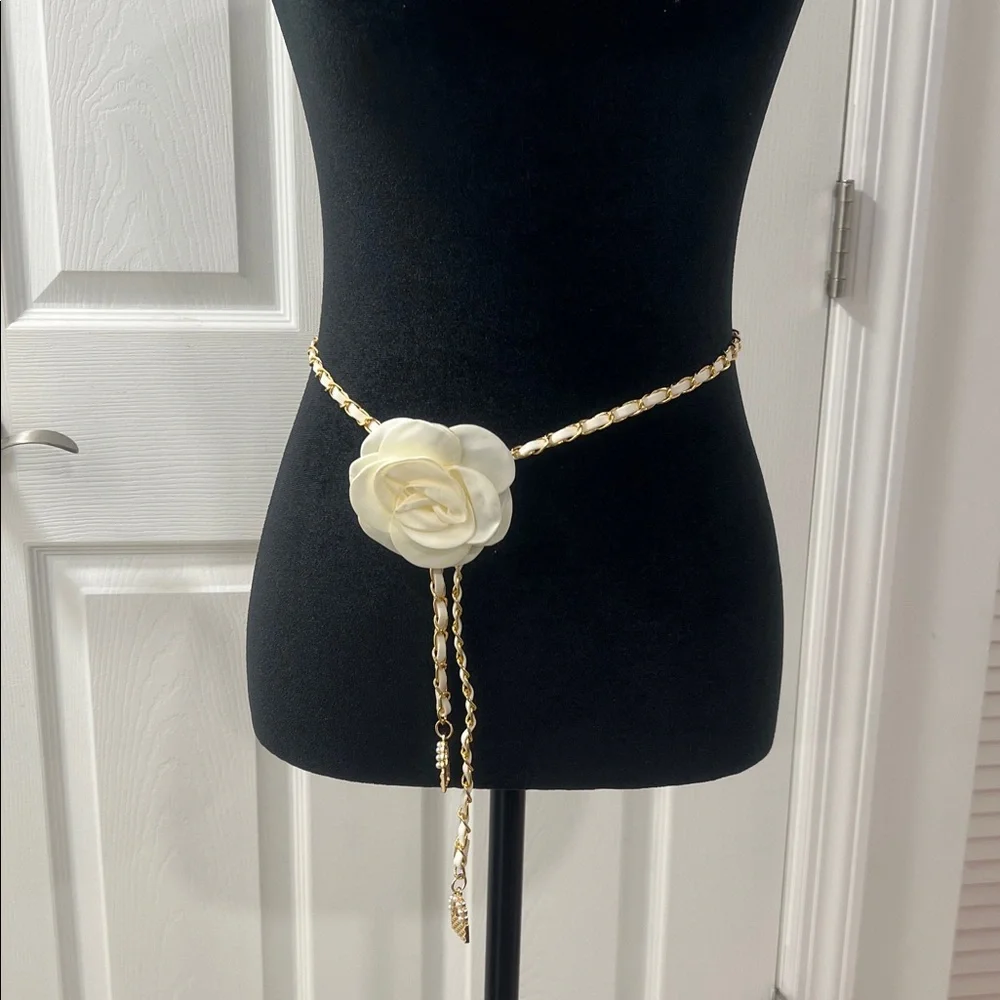 NEW ❤️Women's Elegant Floral Chain Belt with Beige Rose Accent & Camellia Charm